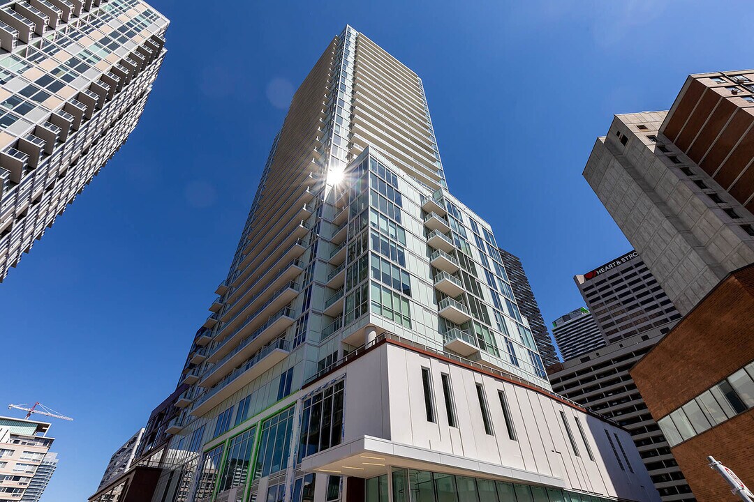 33 Helendale Ave in Toronto, ON - Building Photo