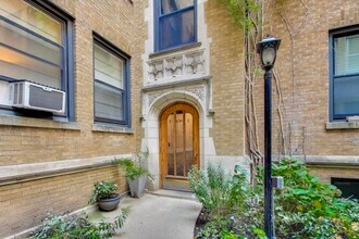 636 W Waveland Ave in Chicago, IL - Building Photo - Building Photo