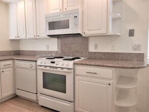 12070 Caminito Campana in San Diego, CA - Building Photo - Building Photo