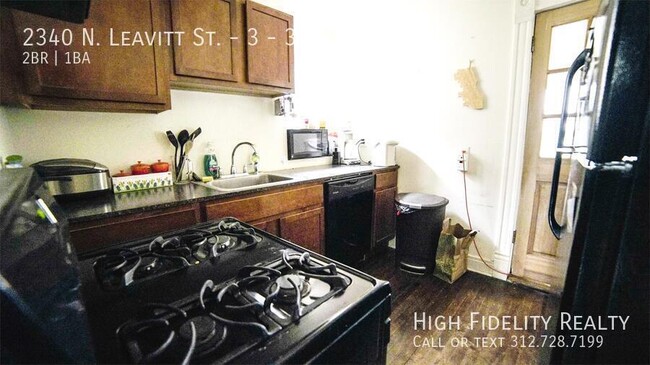 2340 N Leavitt St in Chicago, IL - Building Photo - Building Photo