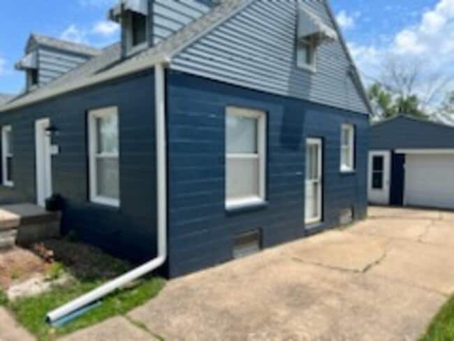 1909 Williams Blvd SW in Cedar Rapids, IA - Building Photo - Building Photo