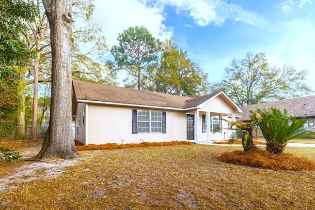 203 Monroe Ave in Hinesville, GA - Building Photo - Building Photo