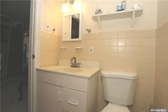1392 Old Northern Blvd in Roslyn, NY - Building Photo - Building Photo