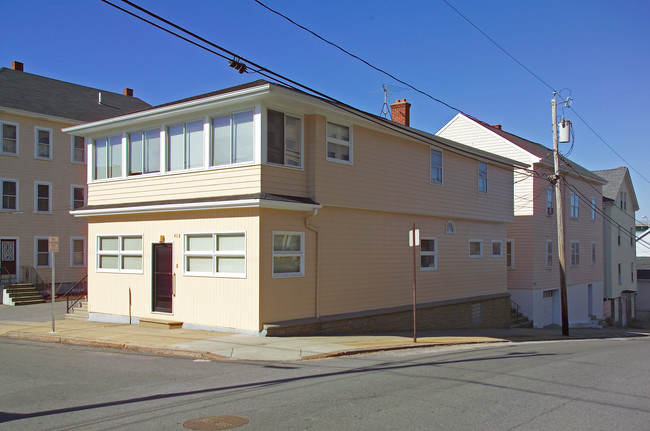 408 Ferry St in Fall River, MA - Building Photo - Building Photo