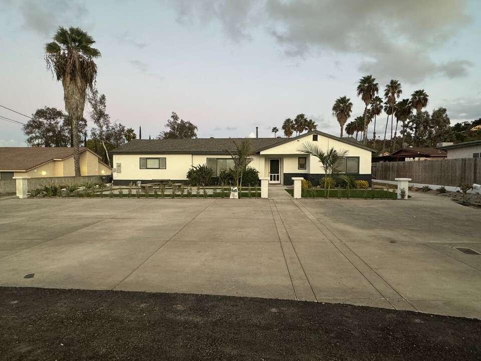 1303 S Orange Ave in El Cajon, CA - Building Photo