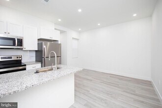 705 N 40th St, Unit Apt 218 in Philadelphia, PA - Foto de edificio - Building Photo