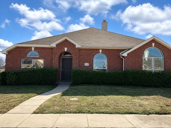 1122 Hayworth Ave