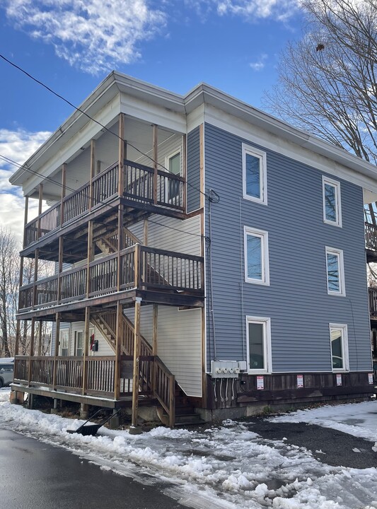 6 York St, Unit #3 in Augusta, ME - Foto de edificio