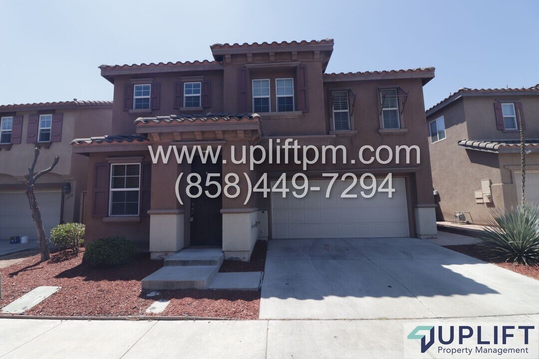 2224 Caminito Pienza in Chula Vista, CA - Foto de edificio