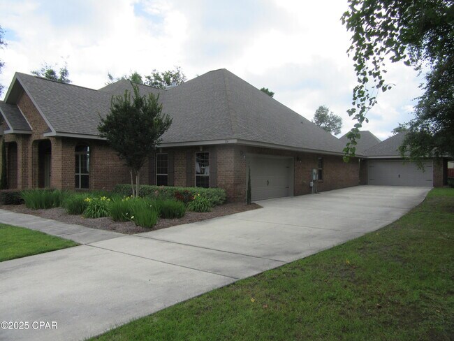 114 Lake Merial Shores Dr in Panama City, FL - Building Photo - Building Photo
