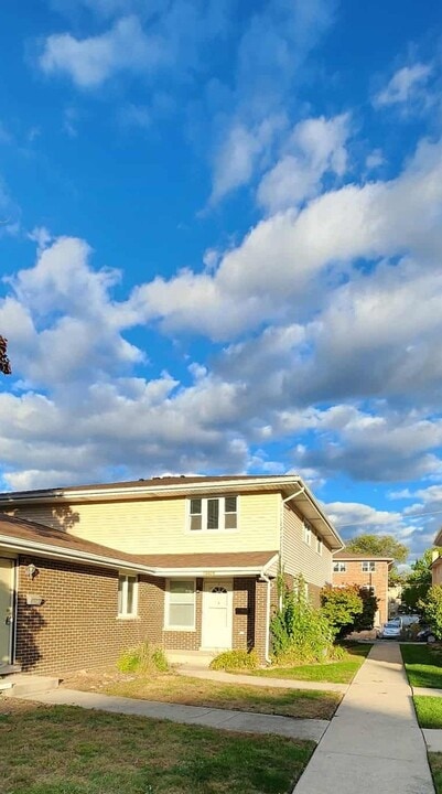 10429 Austin Ave in Oak Lawn, IL - Building Photo