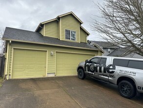 3012 NE Glacier Way in Corvallis, OR - Building Photo - Building Photo