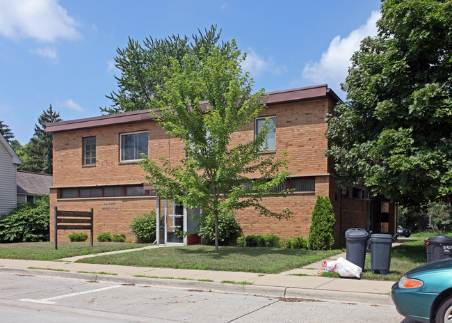 36830 Goddard Rd in Romulus, MI - Foto de edificio - Building Photo