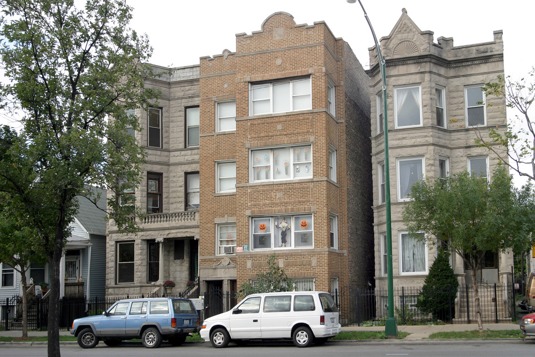 1646 N Kedzie Ave in Chicago, IL - Building Photo