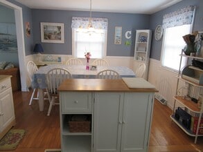 8 Bay Dr in Bourne, MA - Building Photo - Building Photo