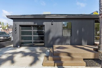 148 S Acacia Ave in Solana Beach, CA - Building Photo - Building Photo