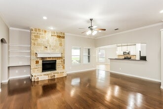 207 Carriage Dr in Willow Park, TX - Foto de edificio - Building Photo