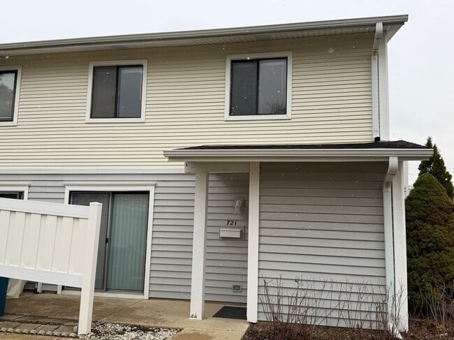 721 Sunfish Point in Schaumburg, IL - Building Photo - Building Photo