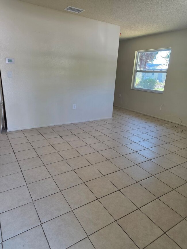 5613-5618 8th St Ct E in Bradenton, FL - Building Photo - Building Photo