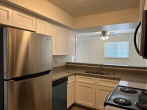8038 Sands Point Dr in Houston, TX - Building Photo - Building Photo