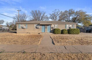 1924 26th St in Lubbock, TX - Building Photo