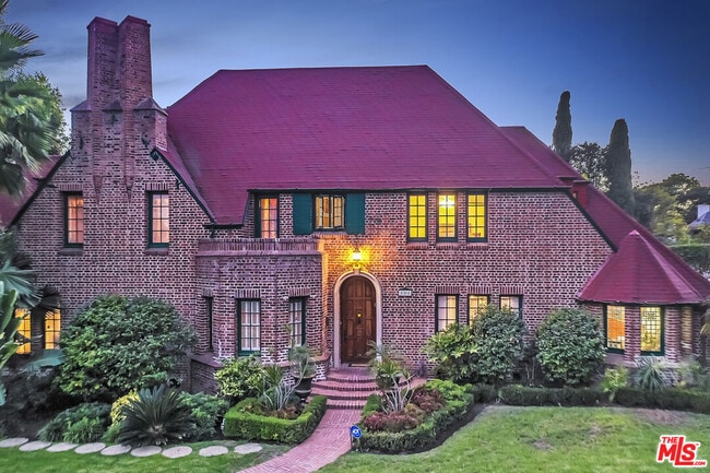 805 N Bedford Dr in Beverly Hills, CA - Building Photo - Building Photo