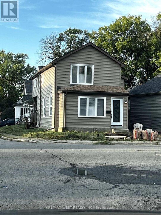 4711 Morrison St in Niagara Falls, ON - Building Photo