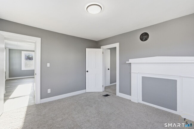 76 Skinner St in East Hampton, CT - Building Photo - Building Photo