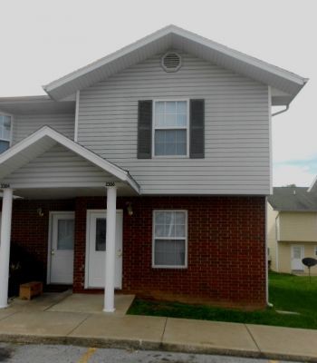 Freemont Hills Townhomes in Ozark, MO - Foto de edificio