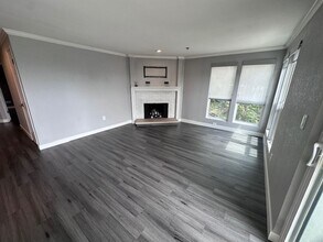 15255 Sunwood Blvd in Tukwila, WA - Building Photo - Building Photo