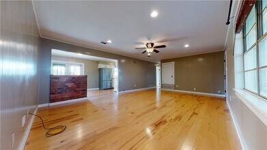 8251 W Sh-21 in Bryan, TX - Building Photo - Building Photo