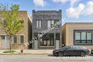 1928 W 21st St in Chicago, IL - Building Photo