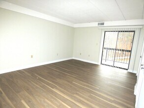 40 Main St, Unit #505 in Stoneham, MA - Foto de edificio - Building Photo