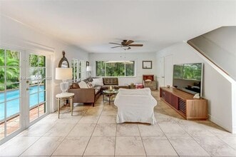 2200 Overbrook St in Miami, FL - Building Photo - Building Photo