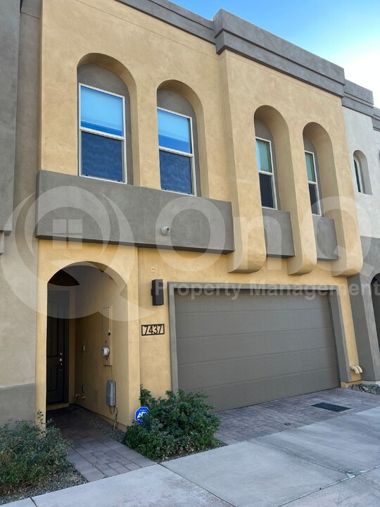 7437 E Via De Luna Dr in Scottsdale, AZ - Building Photo