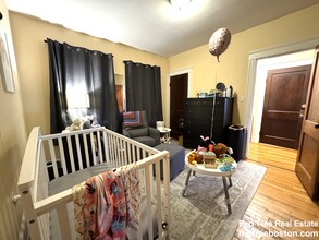 18 Saint Peter St, Unit 3 in Boston, MA - Building Photo - Building Photo