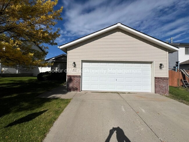 property at 1419 W Coral Dr