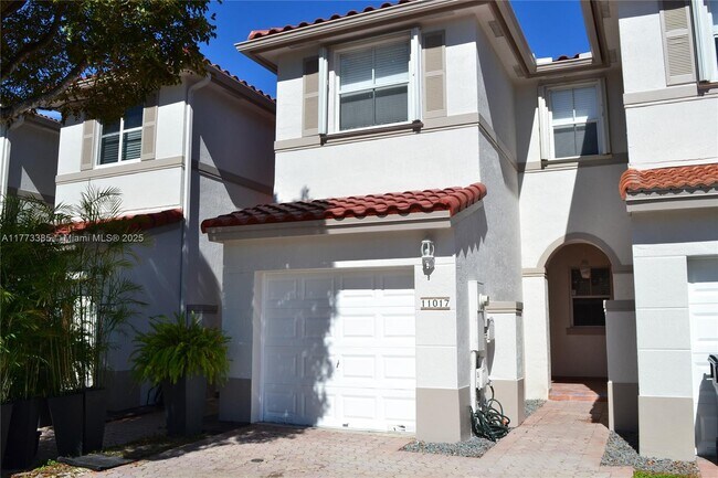 11017 NW 43rd Ln in Doral, FL - Building Photo - Building Photo