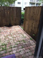7991 NW 8th St-Unit -103 in Miami, FL - Building Photo - Building Photo