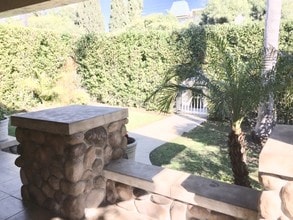 2005 Beachwood N Dr in Los Angeles, CA - Foto de edificio - Building Photo