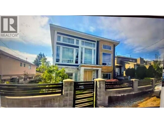 property at 6190 Clinton St