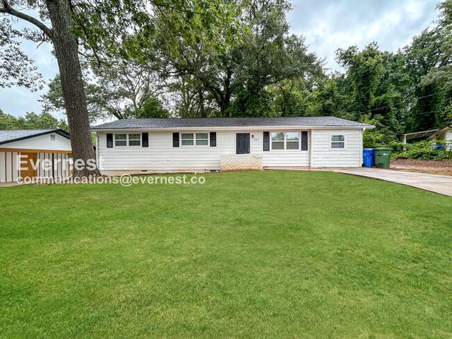 property at 2086 Fairburn Rd SW