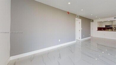 3625 N Country Club Dr in Aventura, FL - Building Photo - Building Photo