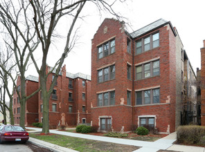 2421 W Pratt Blvd in Chicago, IL - Foto de edificio - Building Photo