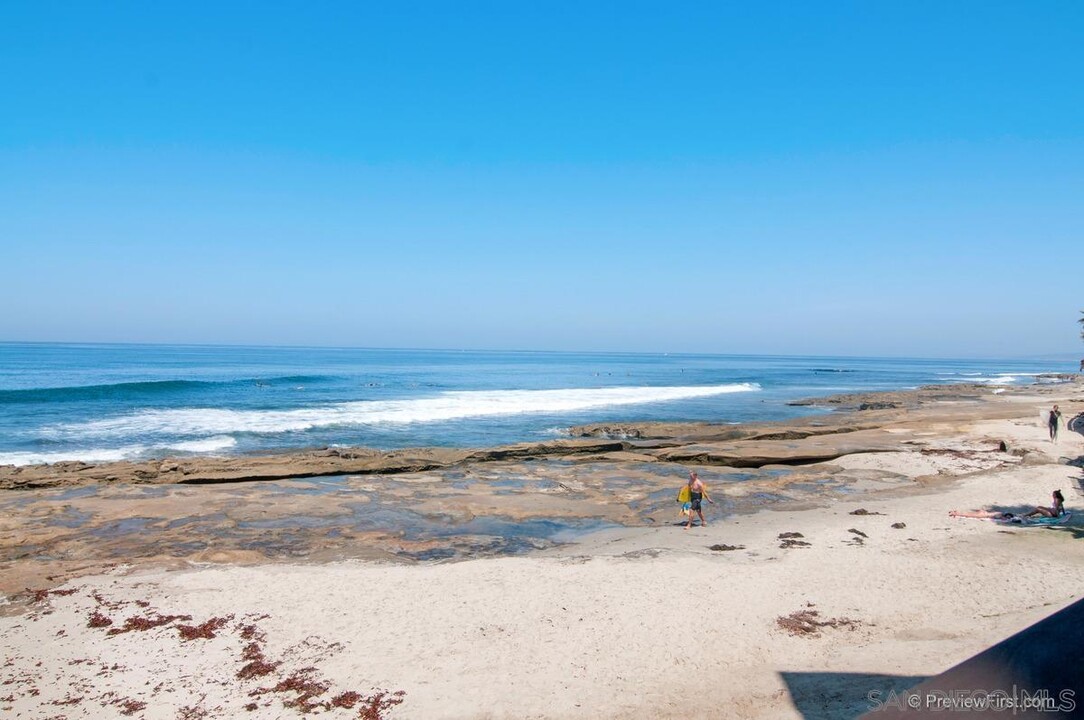 303 Coast in La Jolla, CA - Foto de edificio