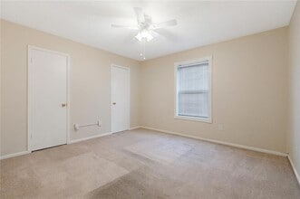 2704 Whitney Pl, Unit 815 in Metairie, LA - Foto de edificio - Building Photo