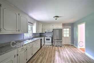 1011 Miller Rd in Greenville, SC - Foto de edificio - Building Photo