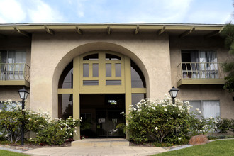 Stoneridge Apartments in Bellflower, CA - Building Photo - Building Photo