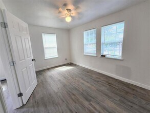 6914 Gonzales St in Houston, TX - Building Photo - Building Photo