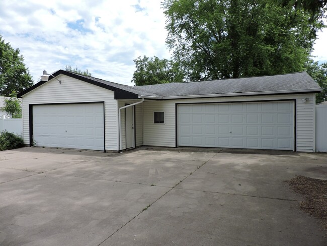955 3rd St in Jesup, IA - Building Photo - Building Photo